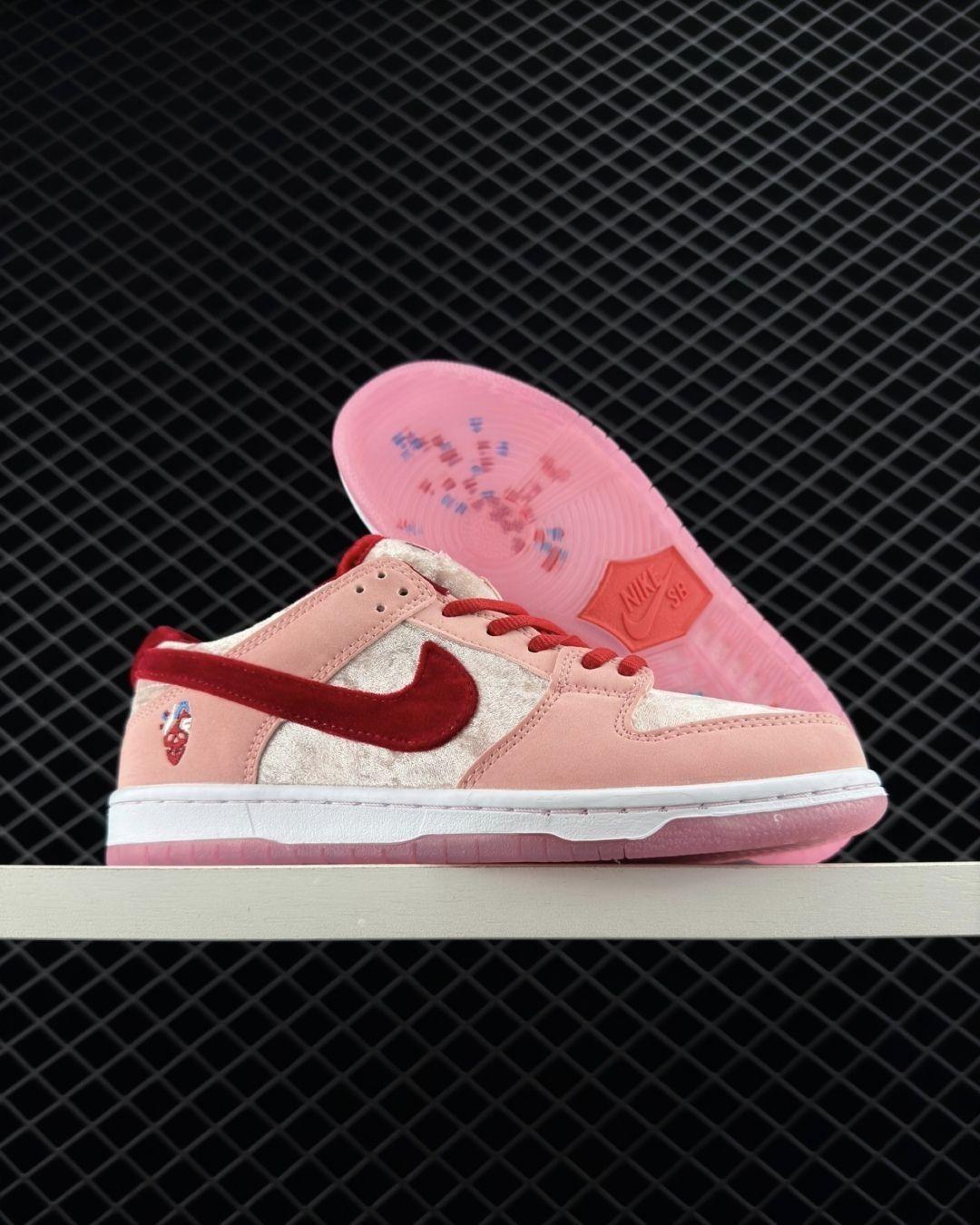 春日必备!Nike Dunk SB SB Pro QS 粉白板鞋